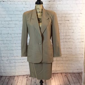 Ann Taylor 2-piece tan wool skirt blazer size 6